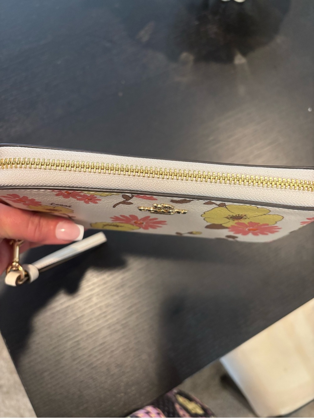 Coach Floral Zip-Around Wallet Wristlet in Cream with Soda Pop style zipper pull - Picture 4 of 8